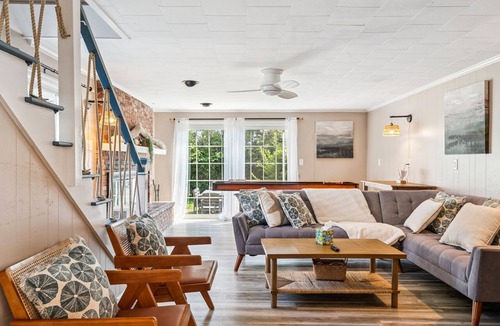 Hampton Apartment | Steps to Beach | Backyard | Shuffle Board