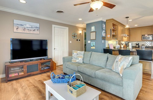 Pirates Beach House | Steps to Pirate Beach: Galveston Home w/Deck!