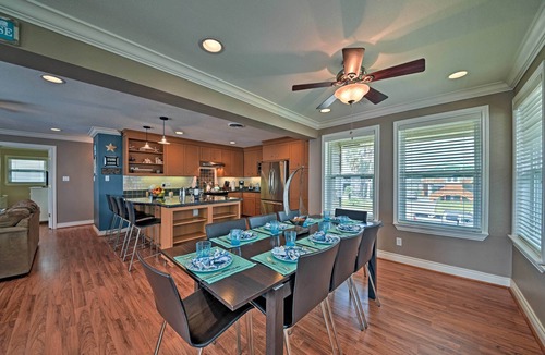 Pirates Beach House | Steps to Pirate Beach: Galveston Home w/Deck!