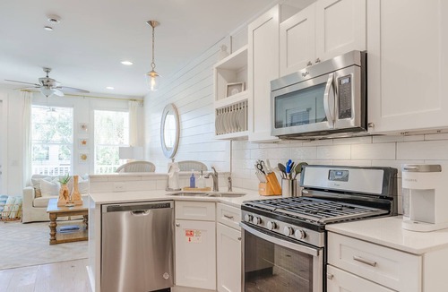 Saint Simons Island House | Stones Throw Cottage: Yards to the Beach, Dog Friendly, Spacious Townhome, Garage & Beach Gear!