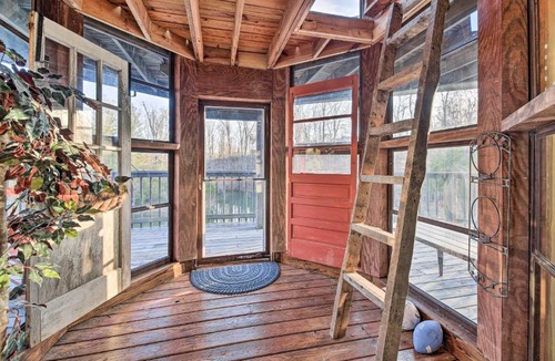 Kodak House | Strawberry Plains Cabin: Private Pond & Game Room!
