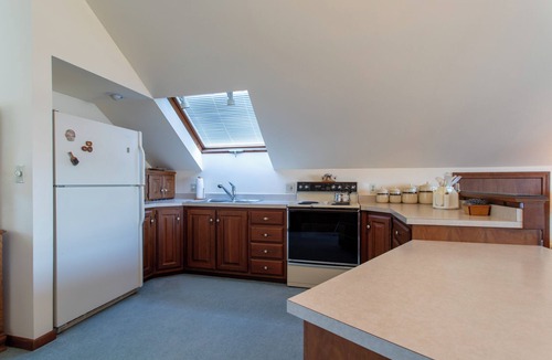Seabrook Apartment | Studio apartment ideally located in the coveted Seabrook Beach Village District