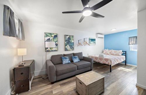 San Jacinto Apartment | Studio condo near downtown and cruise terminal, across from the Seawall