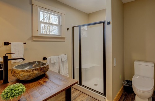 Sunapee Hotel | Studio Suite #11 at The Lodge | Minutes from Sunapee Harbor and Mount Sunapee