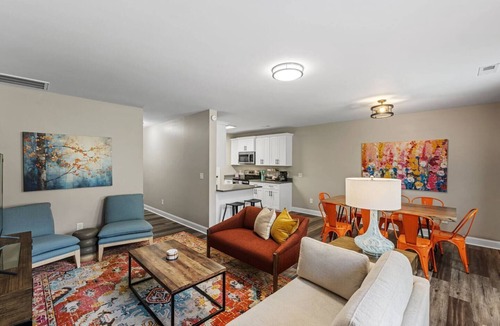 Taylors House | Stylish & Spacious New Build | King Beds + Private Patio | Sleeps 8