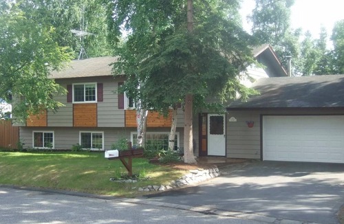 College House | Stylish & Spacious Northern Nights Alaskan Getaway w/5 Bedrooms, 3 Bath & WI-FI