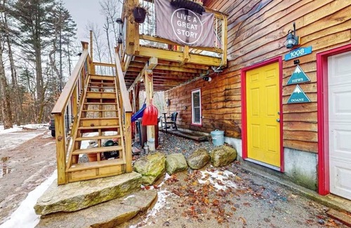 Carrabassett Valley Ski Chalet | Sugarloaf Escape Dog Friendly