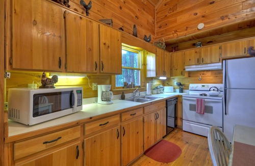 Blue Ridge Cabin | Summer Sale-5 Star-Incredible Views-Hot Tub-Love Pups-15 min to Blue Ridge-Clean