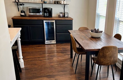 Milledgeville House | Summertime is calling Lake Sinclair rental with dock and Kayaks sleeps 6-7!