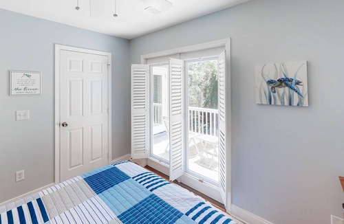 Ocean Ridge House | Sun-kissed home with AC, fireplace & W/D - short drive to the beach