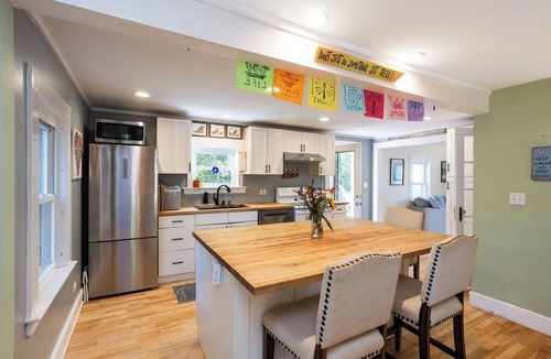 Kittery House | Sunny Maine Cape Coastal Retreat - Walk to Kittery & Portsmouth & Relax & Unwind