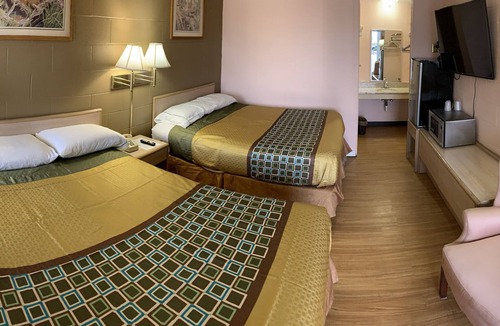 Wright City Hotel | Super 7 Inn