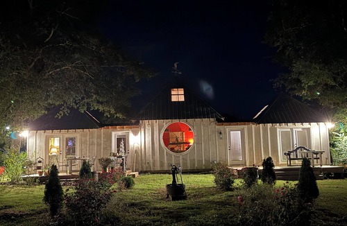 South Carolina Lakes & Blackwater Rivers Cottage | Super Charming GARDEN COTTAGE on gorgeous farm 20 min to Aiken.