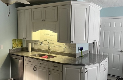 Savannah House | Super Clean Savannah Coastal Home 15 min from both Tybee Island and Downtown.