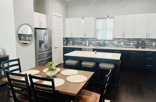 Astrodome House | Superb 3-bedroom, 3.5 baths townhome - walking distance to NRG/near Med Center
