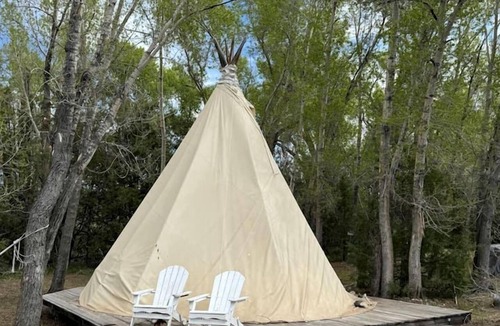 San Cristobal RV Rental | Superb Glamping Tipi on Organic Farm in the Sangre de Cristo Mountains, New Mexico