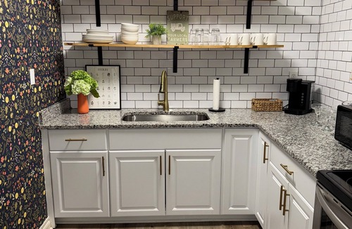 Covington House | Sweet Magnolias Home: Walk to Square