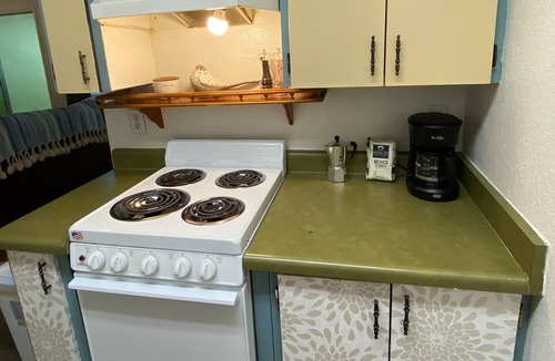 Midtown Anchorage Apartment | Sweet studio apartment with easy access to restaurants and highway