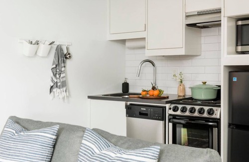 Virginia Highland Apartment | ~The Abigail~ Rooftop/Skyline/Cozy