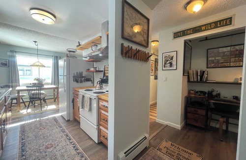 Mendenhaven Cottage | The Alaska Cottage pays homage to SE Alaska as a destination for over 100 years