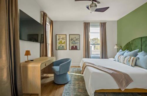 Chestnut House | The Backyard Bliss - 4BR Heated Pool & Ping Pong