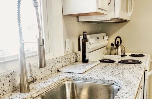 Belmont House | The Belmont BnB ★ On Main ★ Walk to Downtown