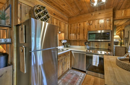 Blue Ridge Cabin | The Blue Canoe | Cozy Lakefront Getaway in Blue Ridge | Rustic and Elegant