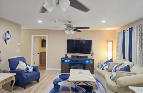 North Shore House | The Champions Retreat, Near Downtown, Stadiums, TMC