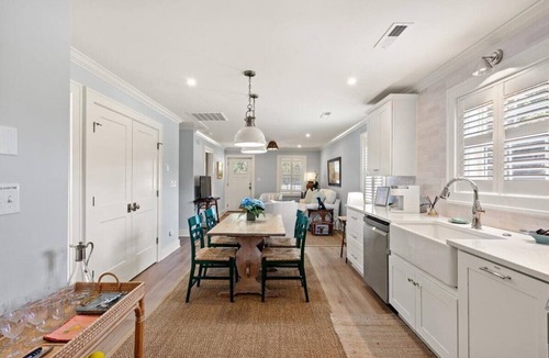 Johns Island Cottage | The Coastal Cottage; near golf, marina, dining and shopping