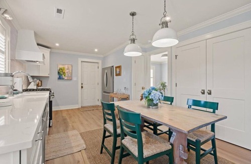 Johns Island Cottage | The Coastal Cottage; near golf, marina, dining and shopping