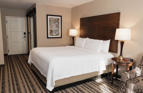 Gardner Hotel | The Colonial Hotel