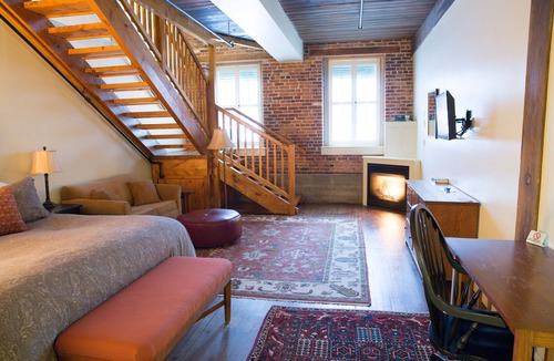 Claremont Hotel | The Common Man Inn & Restaurant