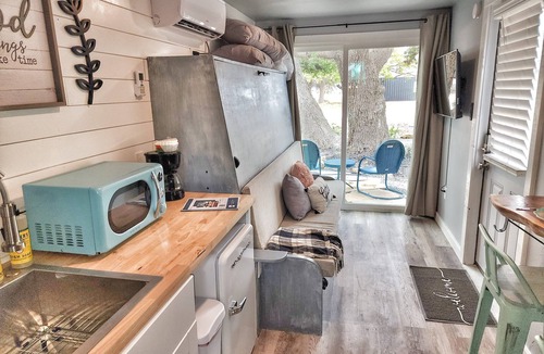 Johnson City House | The Container Retreat @ 290 Wine Trail #6