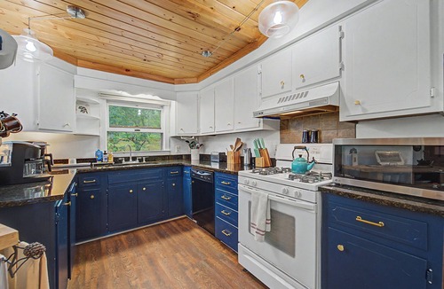 Mountain Cabin | The Cullowhee Cabin | Restful Retreat | Mountain View | Fire Pit | Games