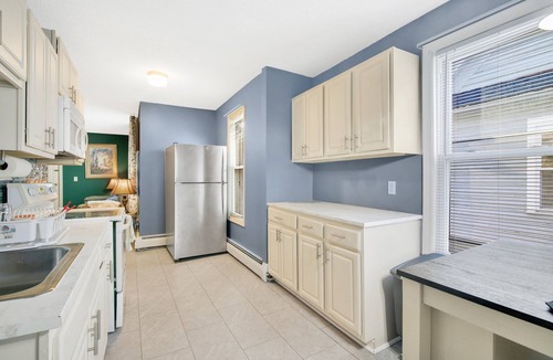 Asylum Hill Apartment | The Gem! Cozy 1-bedroom with AC and WiFi in charming Hartford with office space