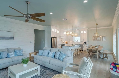 Crystal Beach House | The Grand Pearl: Private Pool & Spa~Beach Access
