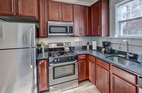 Dilworth Condo | The Home Collection: Historic Step-Free 2BR, Pet Friendly & Close to Atrium CMC