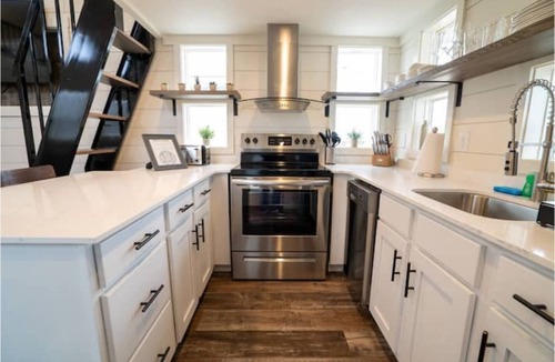 Austin Cabin | The Ladybird - Luxury Tiny Home in Austin, TX