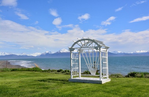 Homer Cabin | The Lookout Lodge on Bishop's Beach with Spectacular views of Kachemak Bay!
