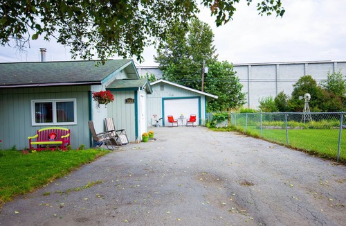 Spenard House | The Lotus Room - Private Room in Spenard