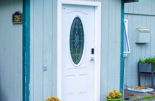 Spenard House | The Lotus Room - Private Room in Spenard