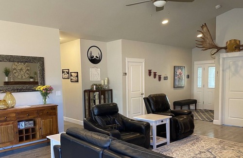 Old Seward - Oceanview House | The Modern Moose, A Ranch home close to airport