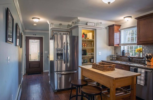 Jaffrey House | The Rail Trail Retreat-Mins away from Monadnock & the lake! Adventure awaits!