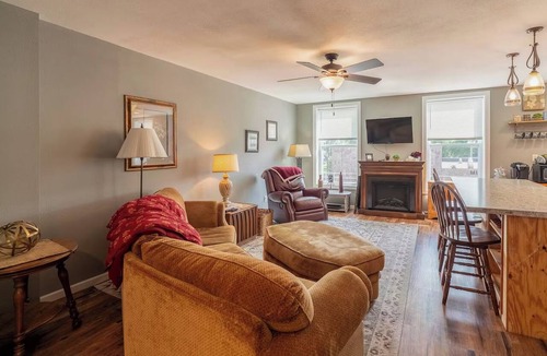 Wells Apartment | The Sequel - spacious 3 bed 2 bath apartment sleeps 6; Great for long-term stays