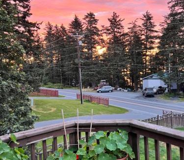 Kodiak House | The Spruce Cape Collective - 5 Bed - House with Fireplace