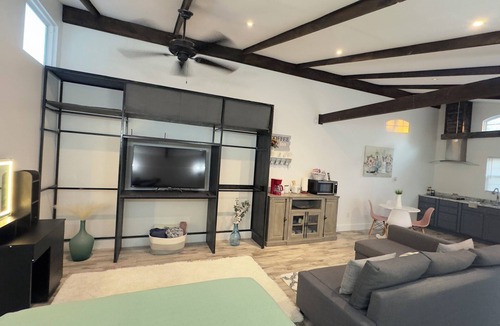 Kyle Apartment | THE SUNFLOWER GUEST HOUSE
