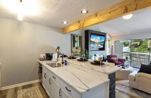 Osage Beach Condo | Three Pools - Top Floor Spacious Lakefront Condo - King Bed - Views - 2BR/2BA