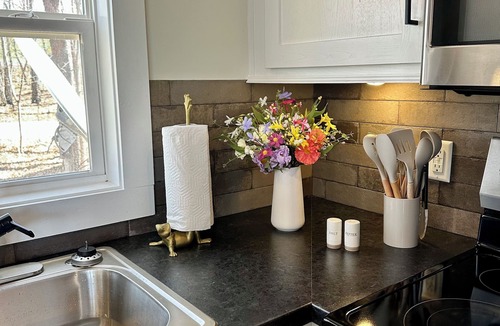 Mentone Cottage | Tiny House minutes from the HEART of MENTONE