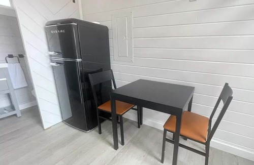 Clare House | “Tiny Three” (Private Hot Tub)
