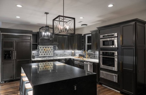 Hermann Apartment | Top unit Bonnie & Clyde